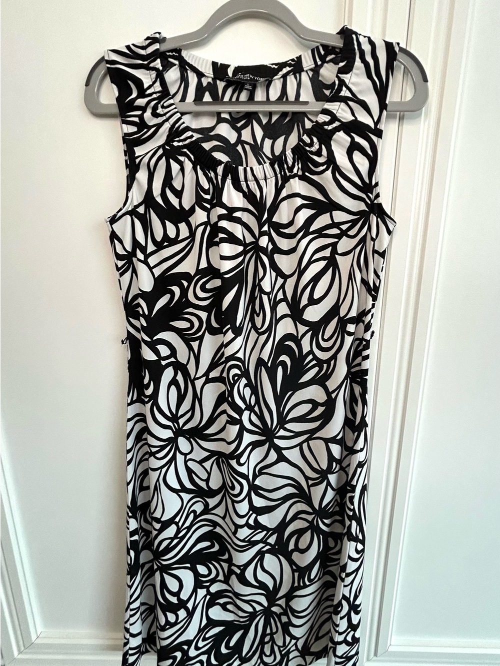 Jones New York Black and White Swirl Dress, stretch fabric size 10
